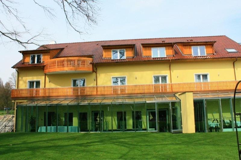 Bayerisches Landhaus Otel Bielefeld Dış mekan fotoğraf